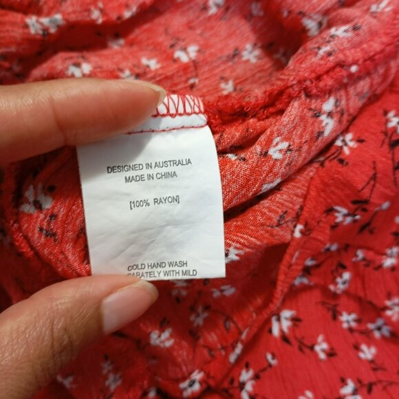 Ebby & I Red Floral Tiered Dress Size 8 Short Sleeves & Keyhole Back Closure - Picture 6 of 11